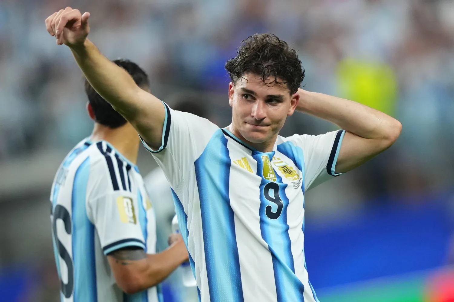 ألفاريز قال إنَّه يعلم أنَّ الوقت غير مناسب للكلام في هذا الموضوع... لكنه أراد التحدث بصراحة (إ.ب.أ)