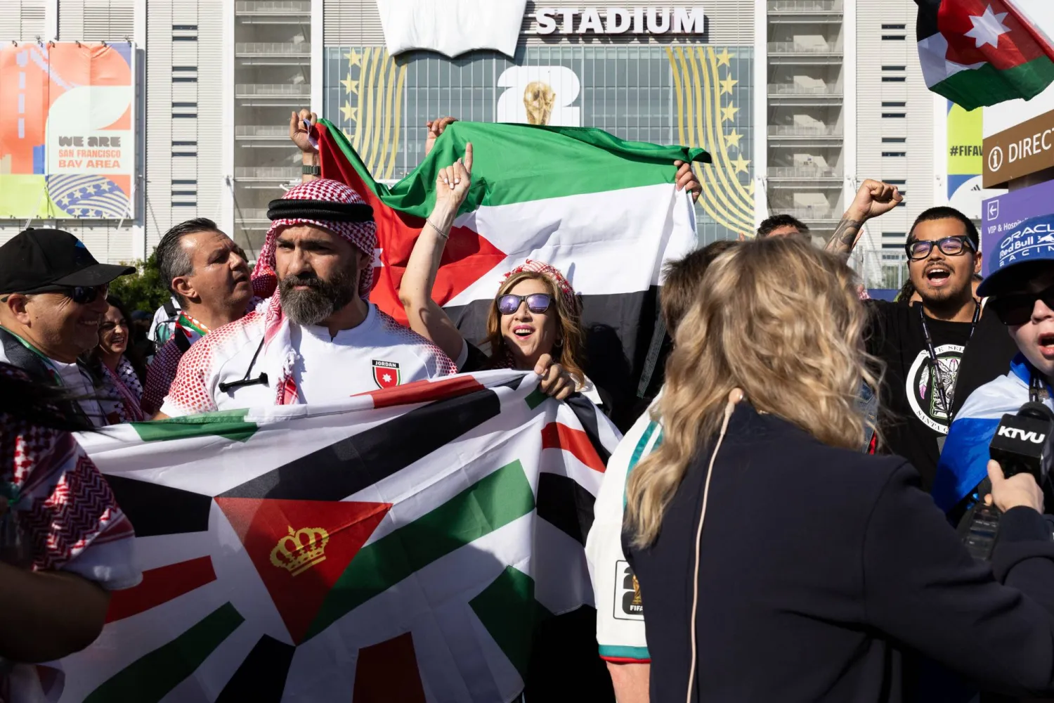 مساندة في كل مكان وموقع (إ.ب.أ)