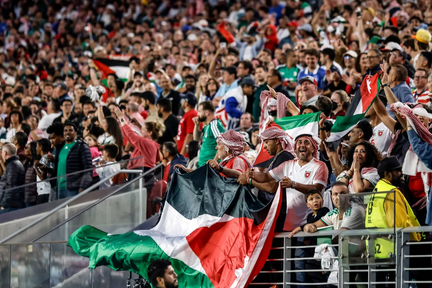 جماهير الأردن تساند وتتفاعل (أ.ب)