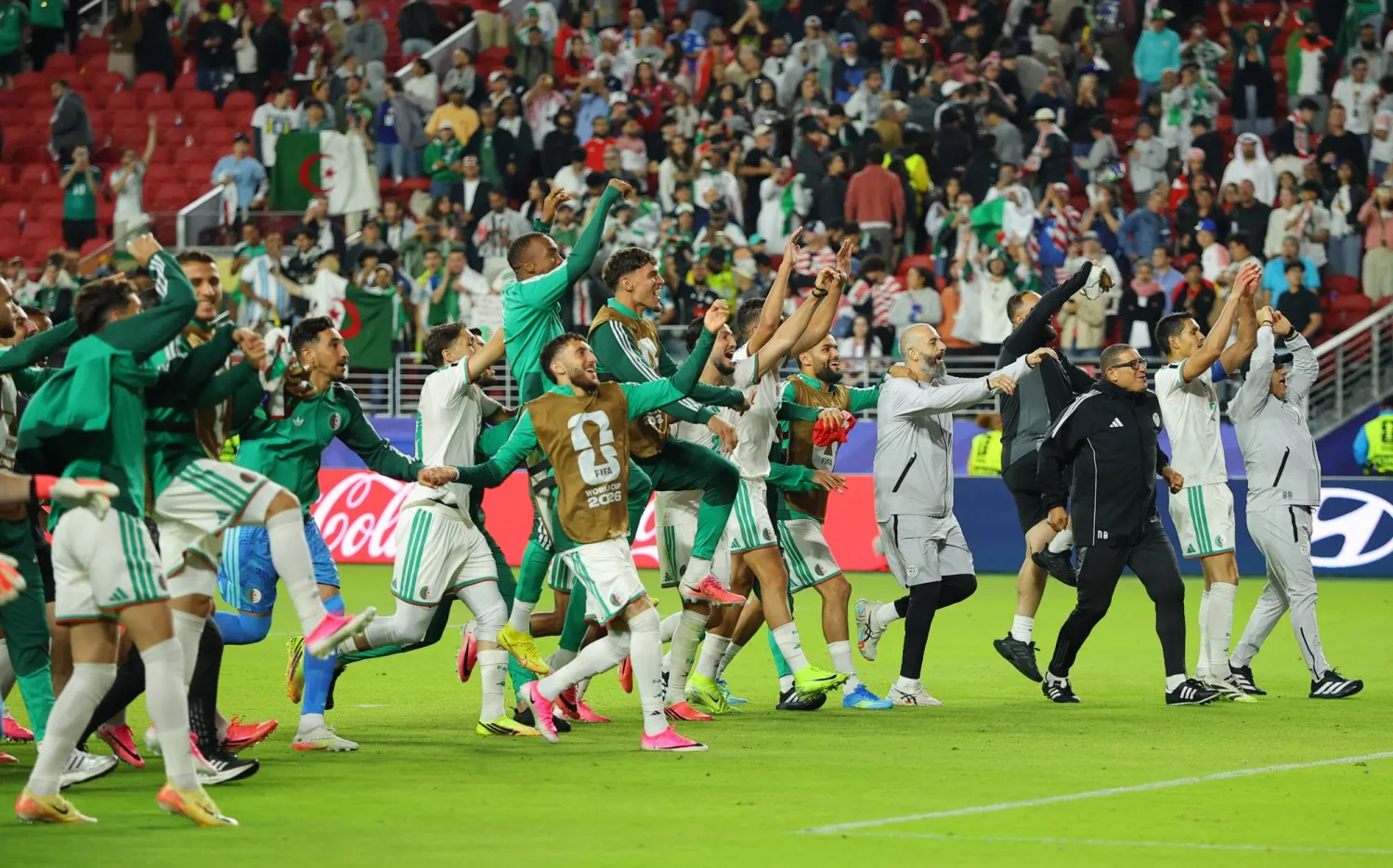 فوز الجزائر يبهج مدينة في كانساس تبنت حلمها بكأس العالم (رويترز)
