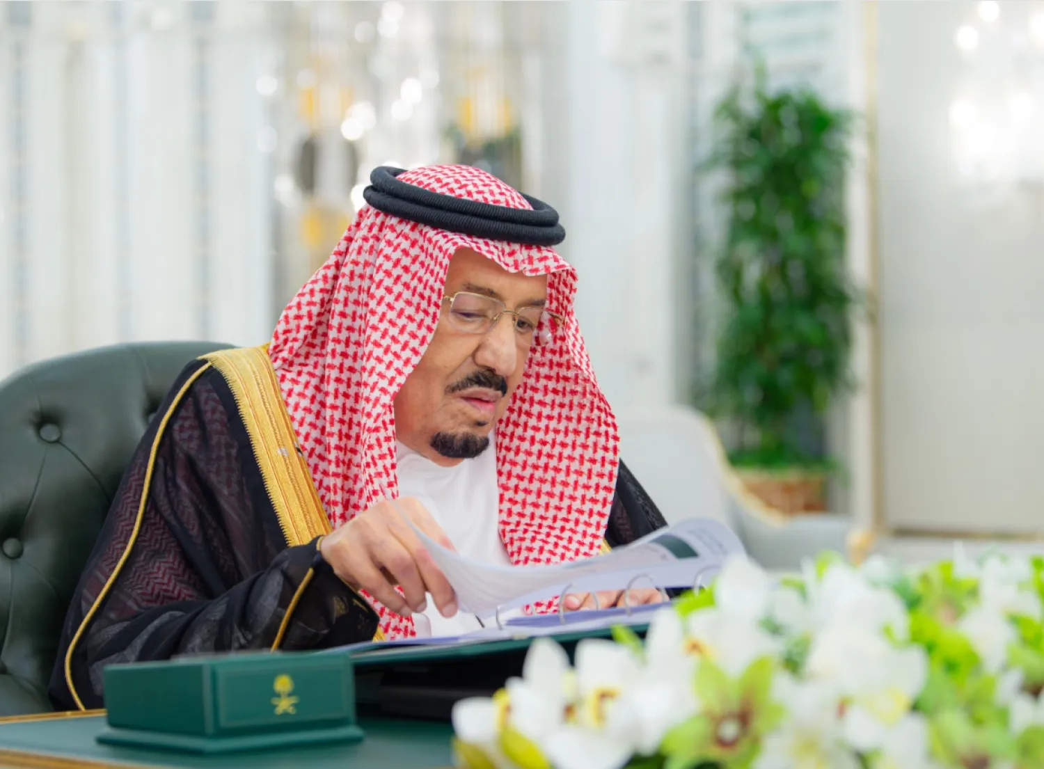 Custodian of the Two Holy Mosques King Salman bin Abdulaziz Al Saud chairs the Cabinet meeting in Jeddah on Tuesday. (SPA)