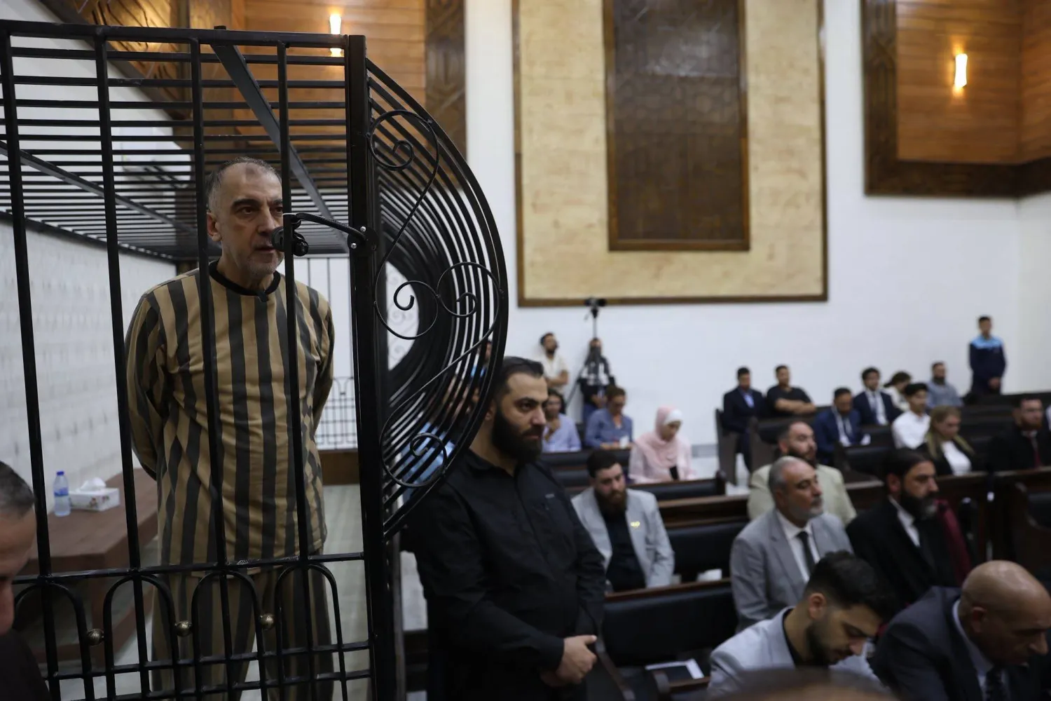 عاطف نجيب من الجلسة الرابعة لمحاكمته (وزارة العدل السورية)