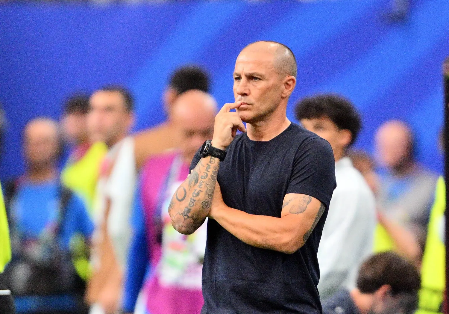 الإيطالي فابيو كانافارو المدير الفني للمنتخب الأوزبكي (إ.ب.أ)