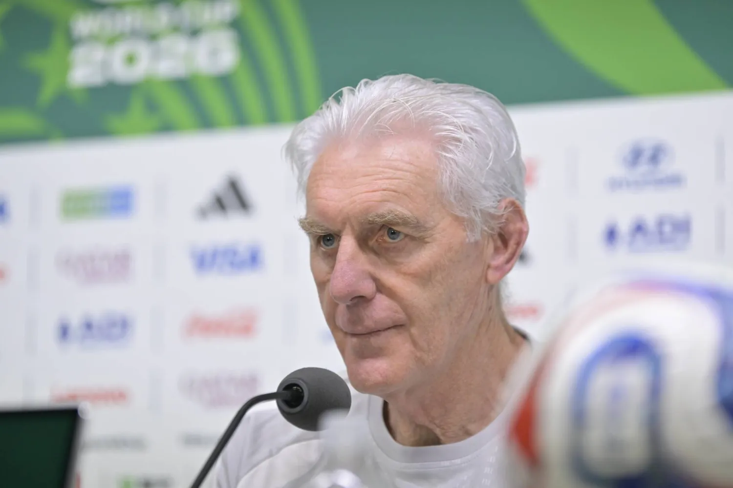 البلجيكي هوغو بروس المدير الفني لمنتخب جنوب أفريقيا (إ.ب.أ)