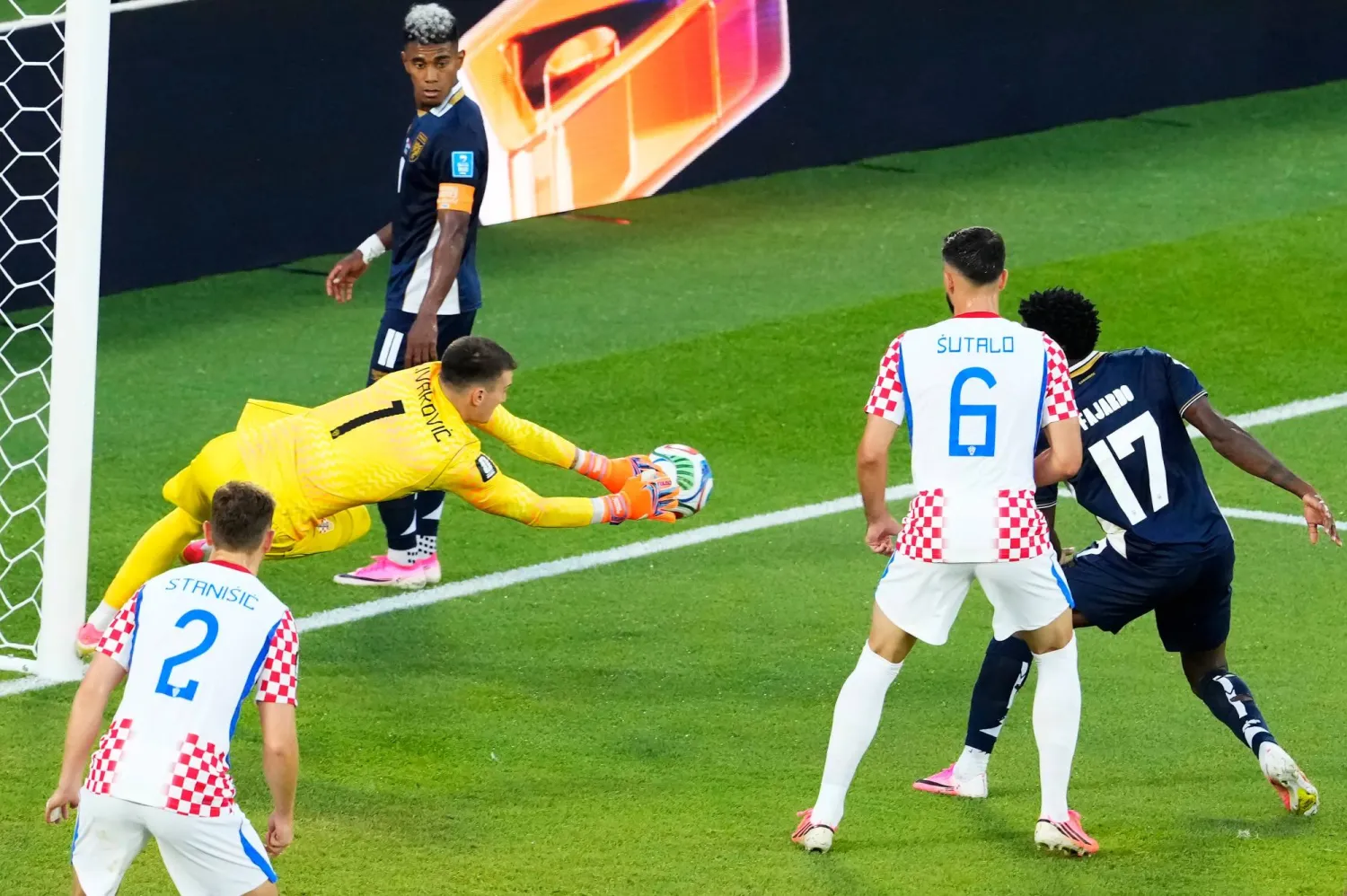 ليفاكوفيتش وتصدٍّ يمنح الأمان لكرواتيا (أ.ب)