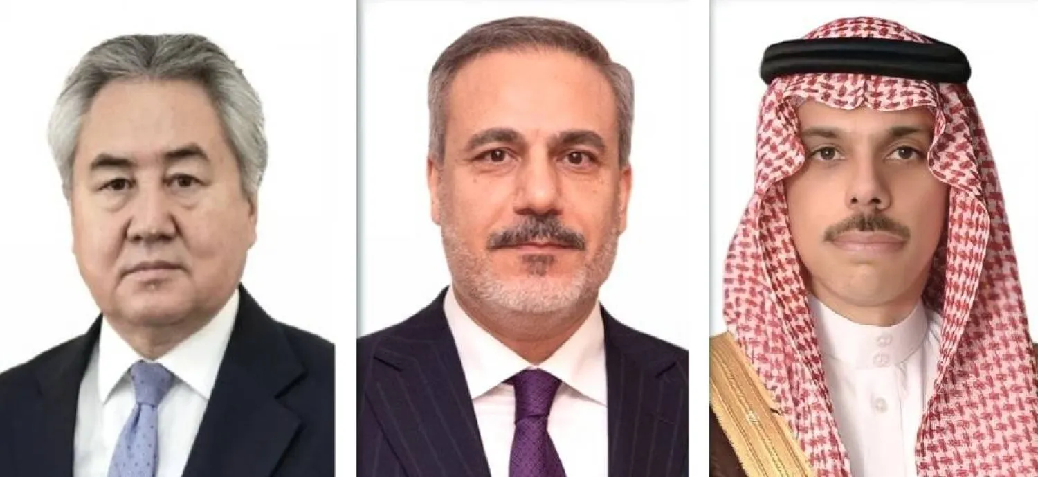 الأمير فيصل بن فرحان وزير الخارجية السعودي ونظيراه التركي هاكان فيدان والقرغيزي جينبيك كولوباييف (الشرق الأوسط)