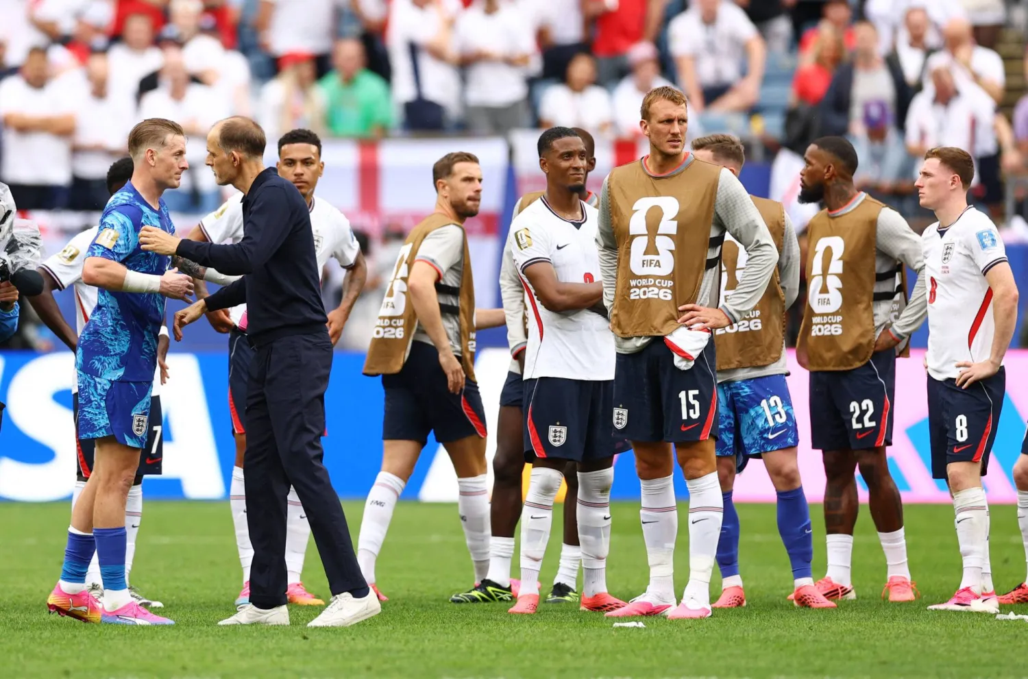 توخيل مدرب المنتخب الإنجليزي ولاعبوه ومشاعر الإحباط بعد السقوط في فخ التعادل أمام غانا (رويترز)