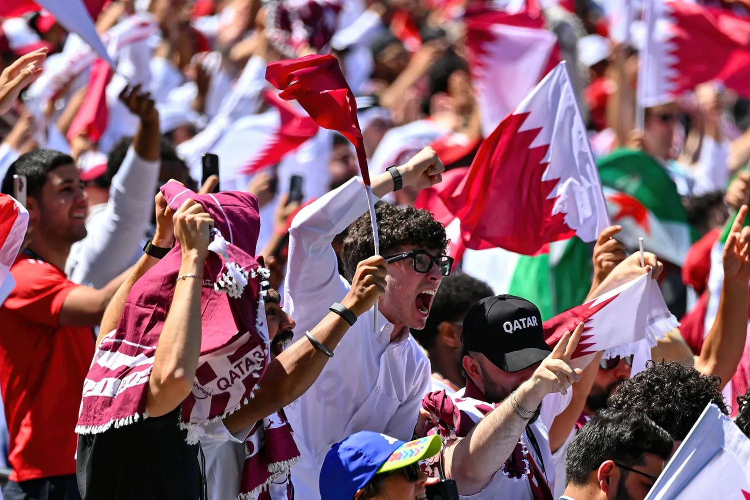 جماهير قطر تحتفل بهدف منتخبها في سياتل (د.ب.أ)
