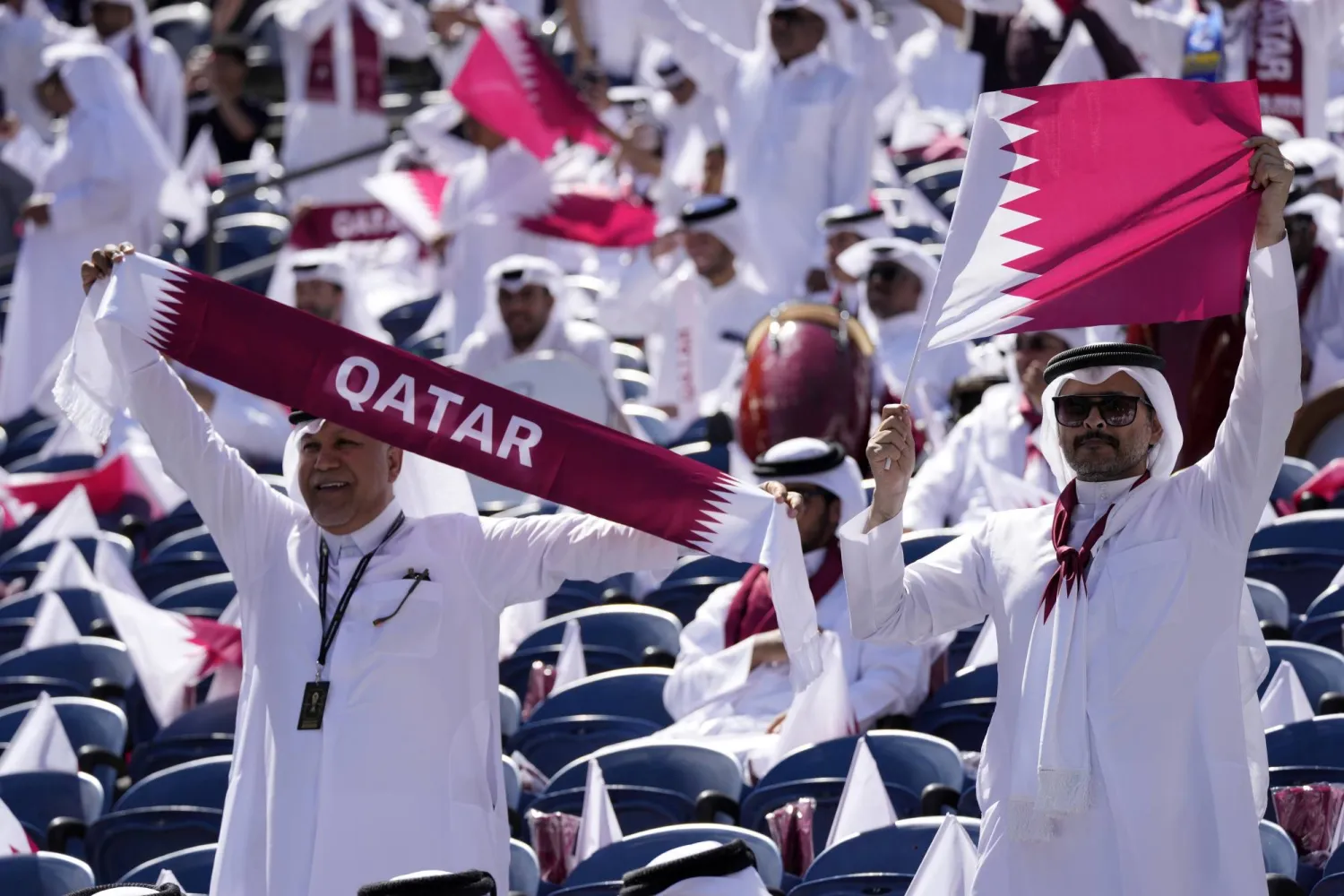 جماهير قطر تساند منتخبها قبل اللقاء في سياتل (إ.ب.أ)
