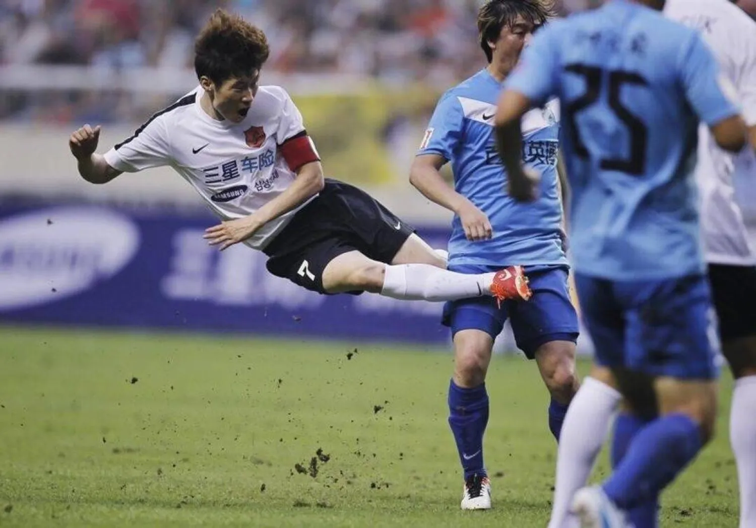 لاعب خط الوسط الكوري الجنوبي السابق بارك جي سونغ (رويترز)