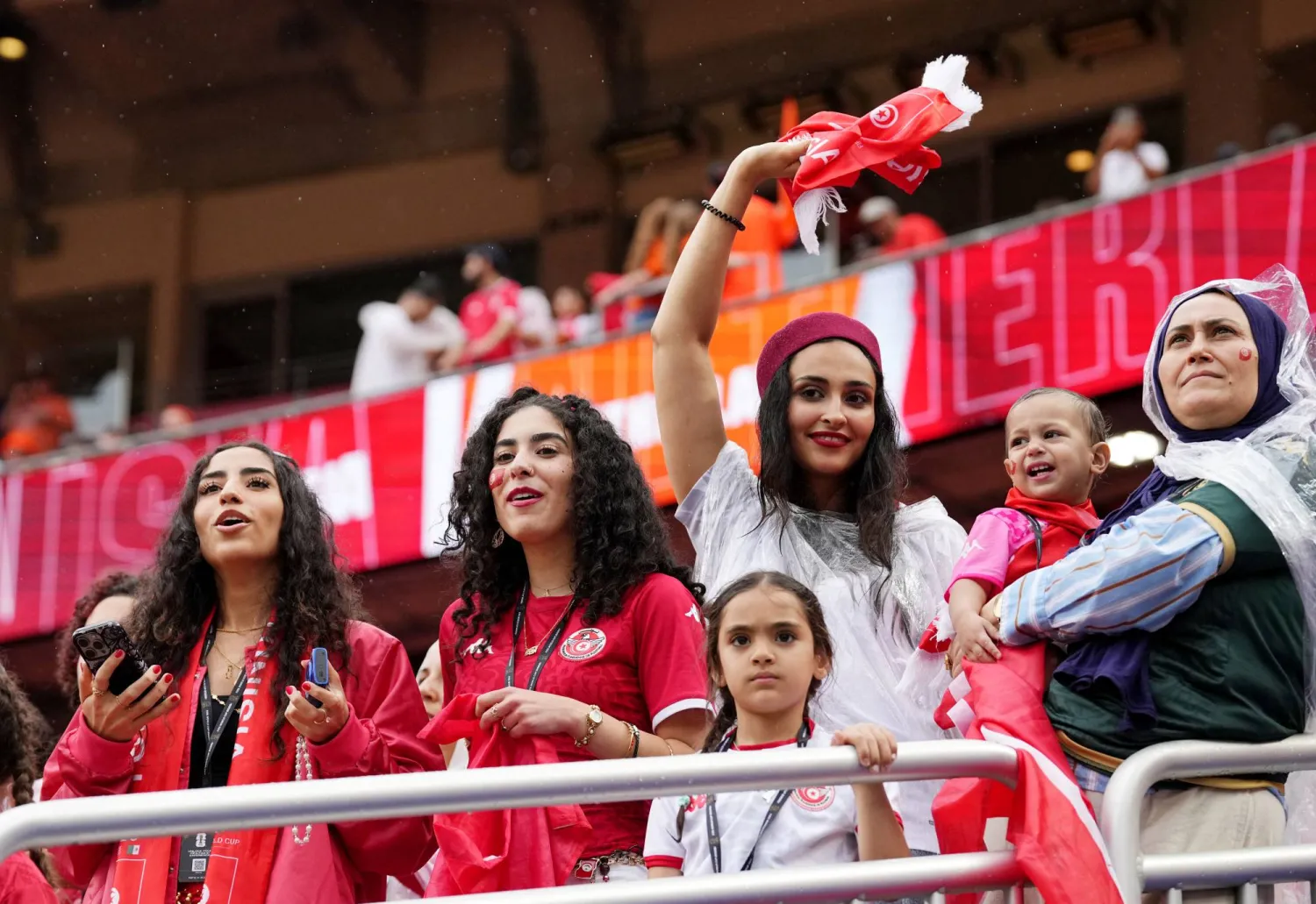 جماهير تونس تساند وتشجع (رويترز) 