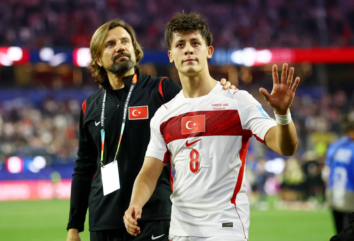 أردا غولر نجم المنتخب التركي (رويترز) 