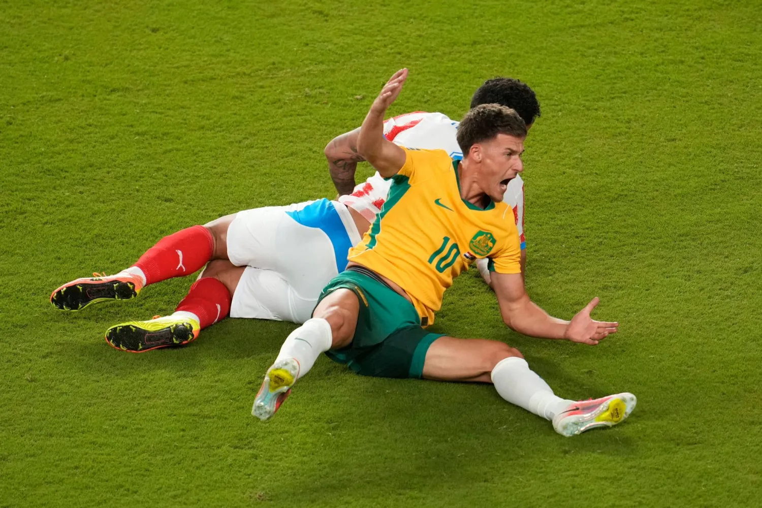 أغدين هروستيتش لاعب وسط منتخب أستراليا (أ.ب)