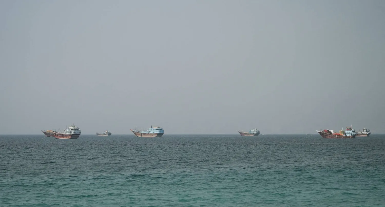 سفن في مضيق هرمز كما تظهر من مسندم في عُمان (رويترز)