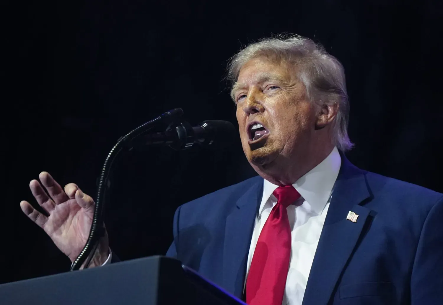 Trump, İran'ı ateşkesi ihlal etmekle suçladı