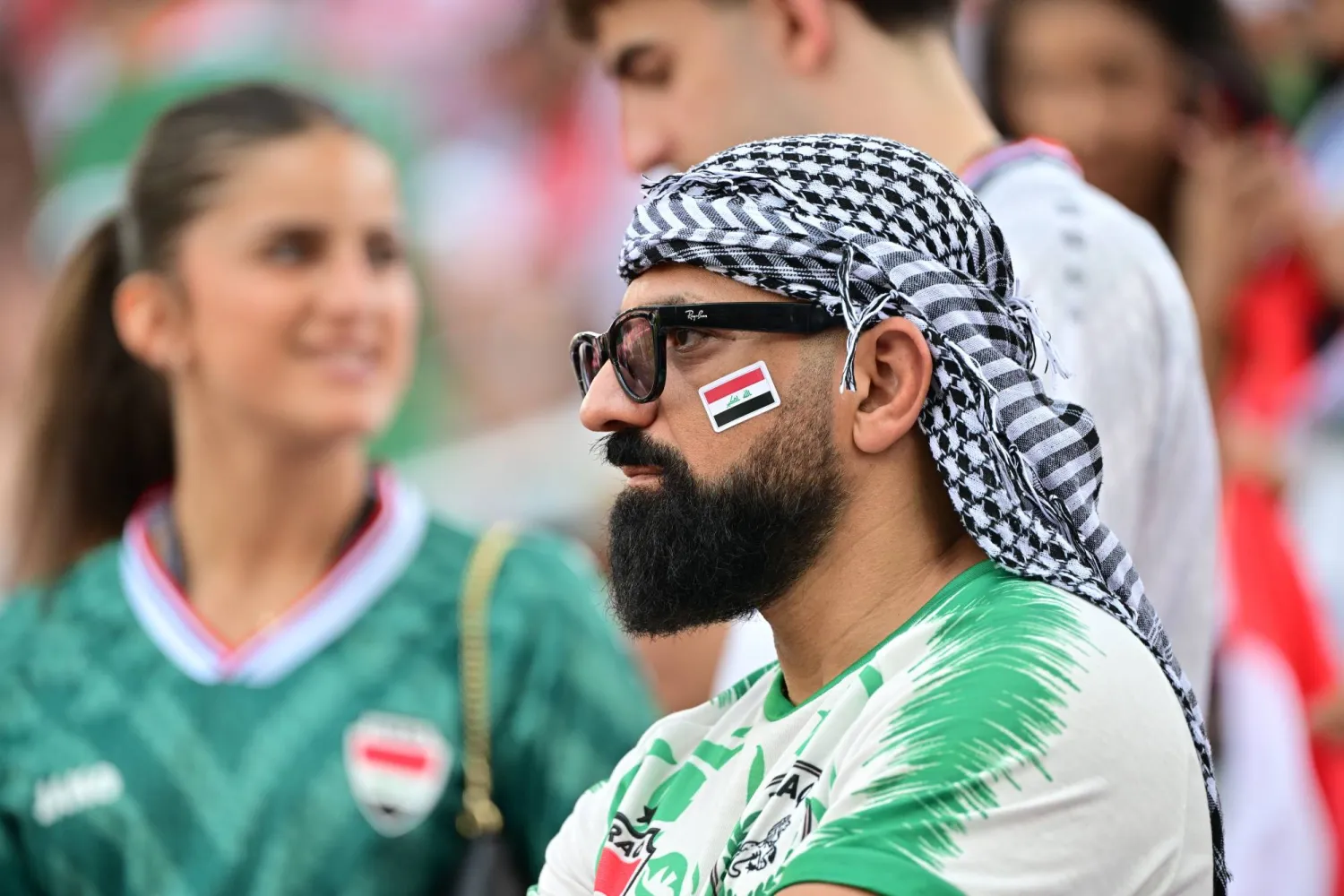 مشجعون عراقيون في المدرجات (إ.ب.أ)