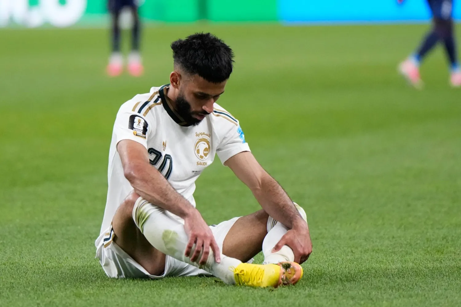 سلطان مندش لاعب المنتخب السعودي (أ.ب) 