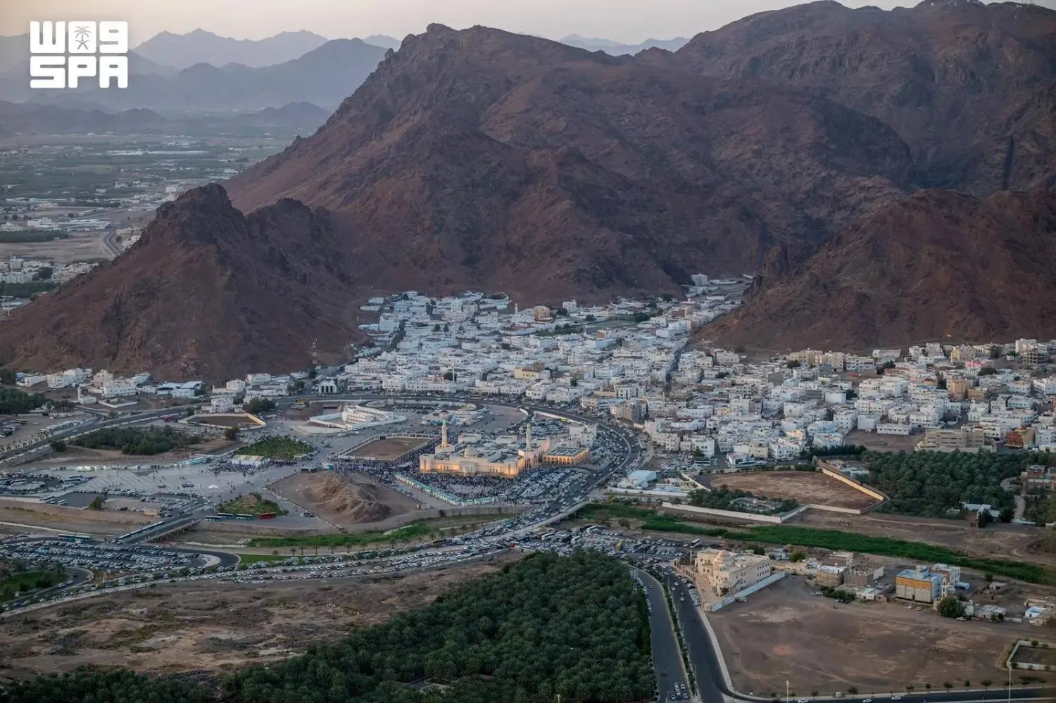 Mount Uhud, one of Madinah's most prominent landmarks and its largest mountain. (SPA)