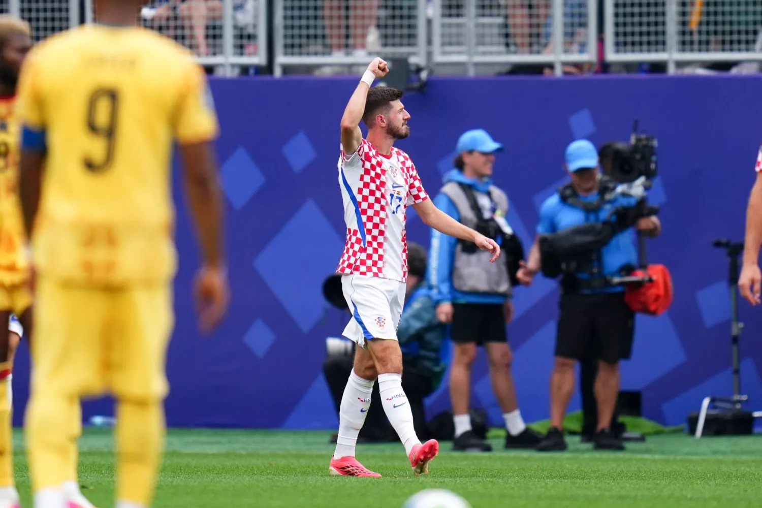 سجّل بيتر سوتشيتش لاعب إنتر ميلان الإيطالي الهدف الأول لكرواتيا (د.ب.أ) 