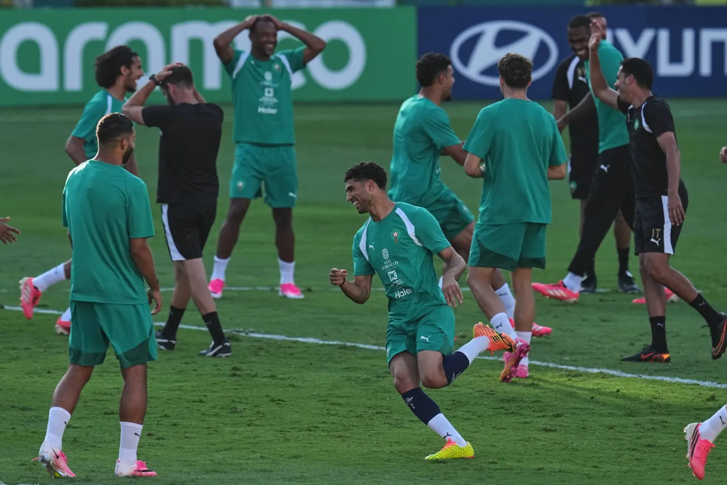 المغرب سيواجه هولندا بمونتيري في مباراة تحمل الكثير من الروابط الكروية والثقافية بين الطرفين (أ.ب)