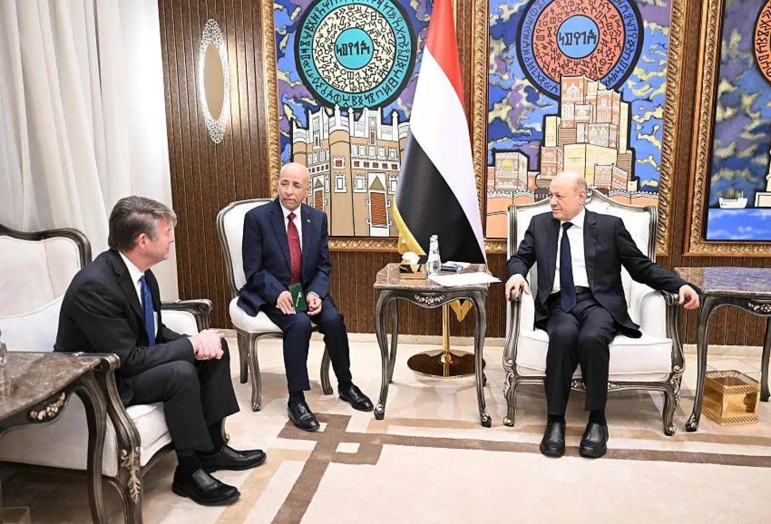 Al-Alimi during his meeting with the delegation from Hunt Oil Company (Saba)