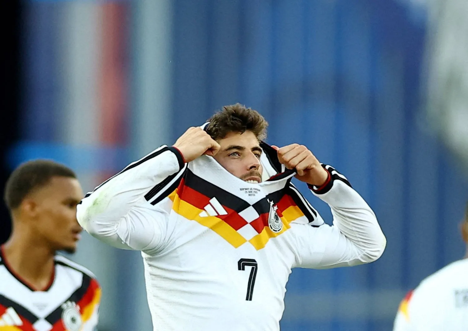  بدا الألماني كاي هافيرتز محبطاً بوداع منتخب بلاده المونديال (رويترز) 