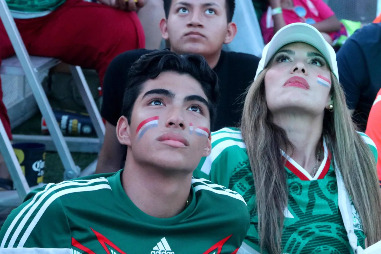 تجمع الجماهير في "باركيه فونديدورا" بمدينة مونتيري المكسيكية (أ.ف.ب) 