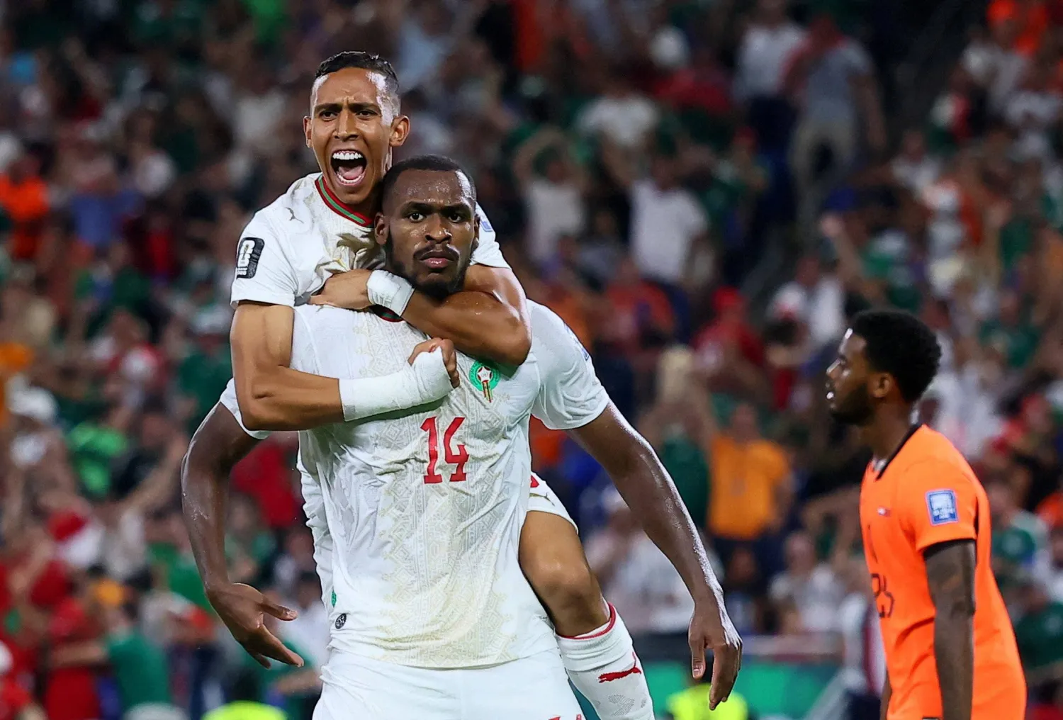 عيسى ديوب منح منتخب بلاده هدف تعادل قاتلاً (رويترز) 