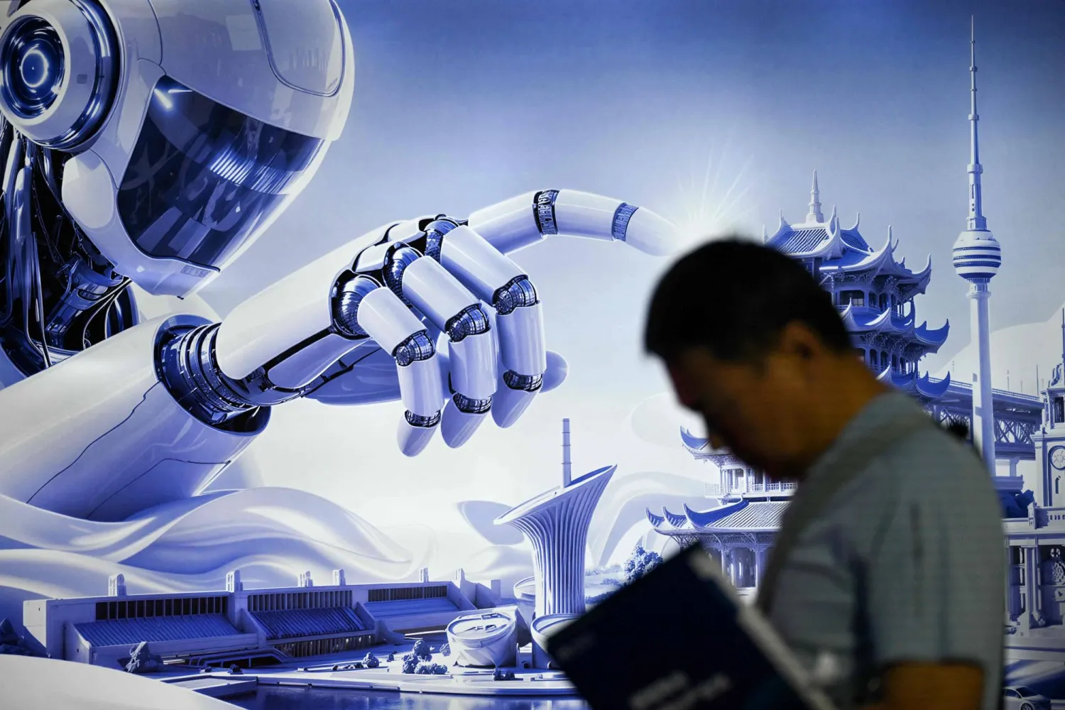  A man stands next to a poster of a humanoid robot during the China International Supply Chain Expo (CISCE) in Beijing on June 25, 2026. (AFP) 