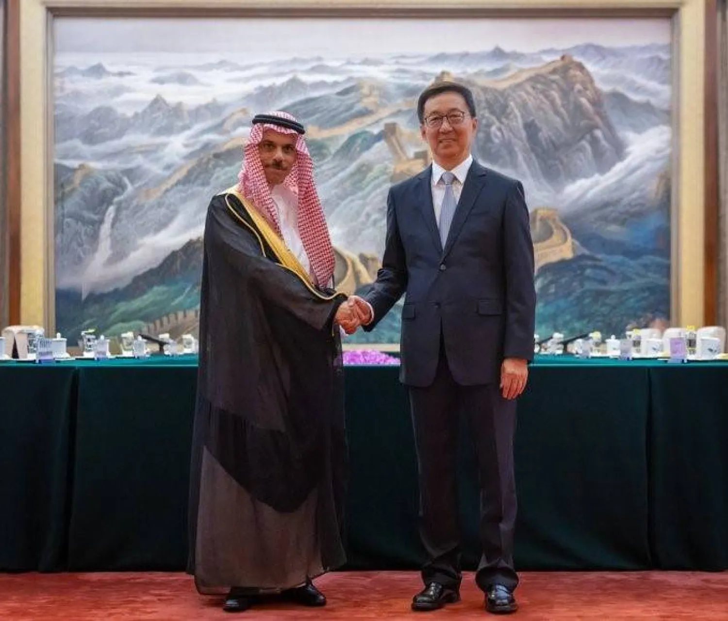 وزير الخارجية السعودي خلال لقائه نائب الرئيس الصيني (الخارجية السعودية)