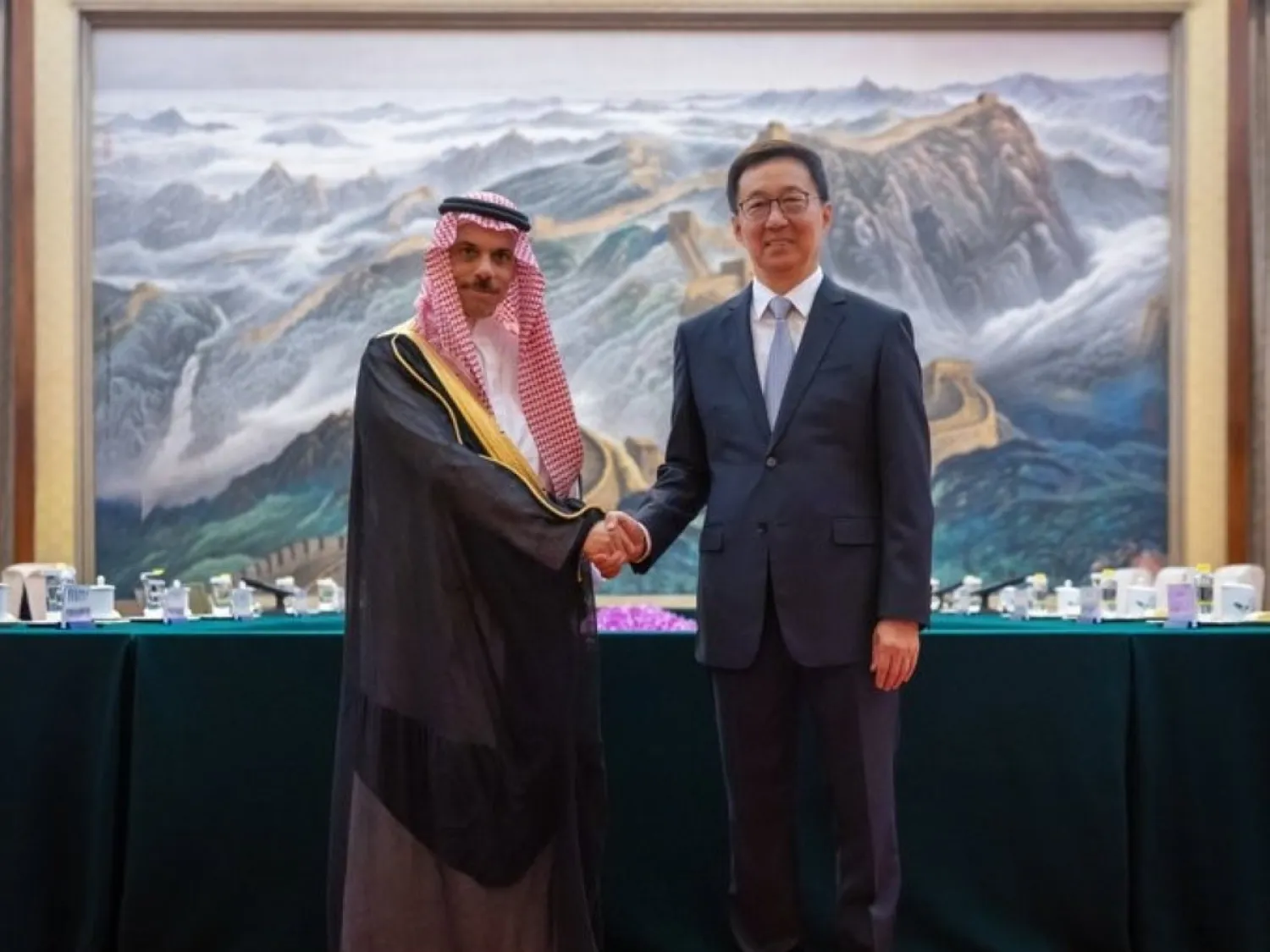 وزير الخارجية السعودي خلال لقائه نائب الرئيس الصيني (الخارجية السعودية)