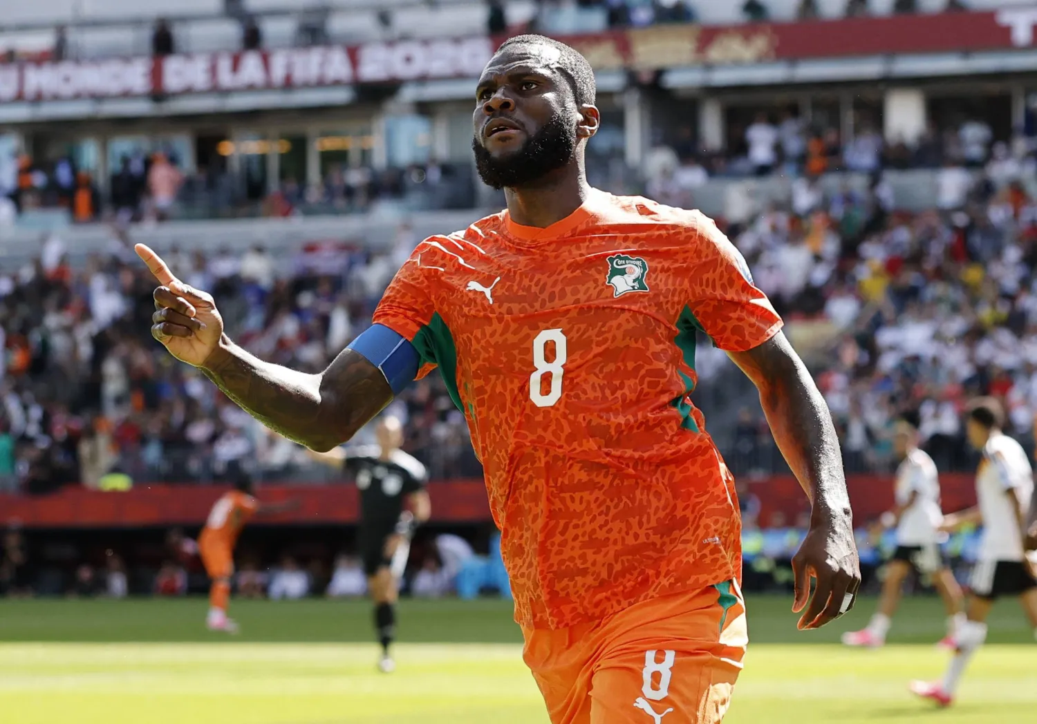 لاعب الوسط البالغ من العمر 29 عاماً أصبح القلب النابض لمنتخب «الأفيال» (أ.ف.ب)