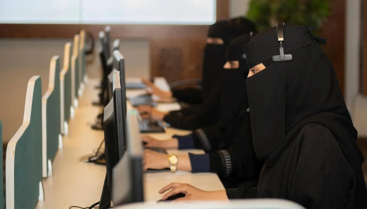 سعوديات منتسبات إلى وزارة الصحة يمارسن أعمالهن خلال موسم الحج (واس)