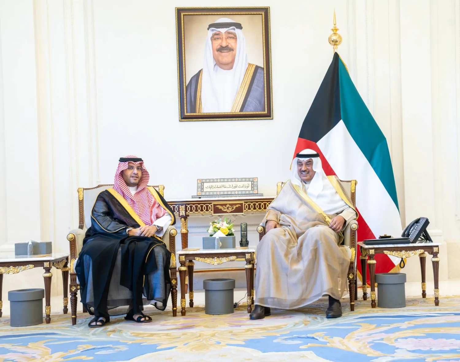 ولي العهد الكويتي الشيخ صباح الخالد لدى استقباله الأمير تركي بن محمد وزير الدولة السعودي (كونا)