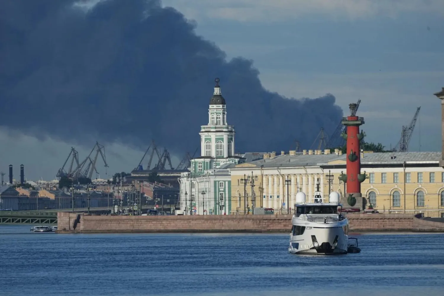 Ukrayna ordusu, 3 Haziran'da St. Petersburg'daki rafineriyi vurmuştu (AP)
