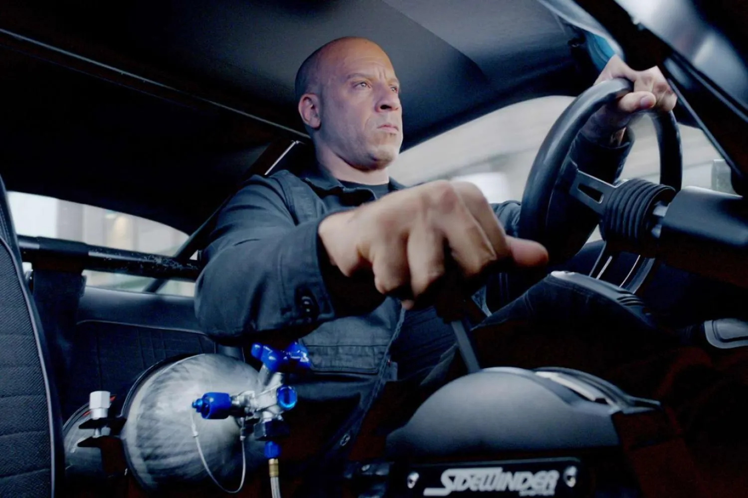 Dünyanın en çok kazanan oyuncularından 58 yaşındaki Vin Diesel, Hızlı ve Öfkeli serisinde, senarist Gary Scott Thompson'ın 1998'de okuduğu bir makaleden esinlenerek yarattığı Dominic "Dom" Toretto karakterini canlandırıyor (Universal)