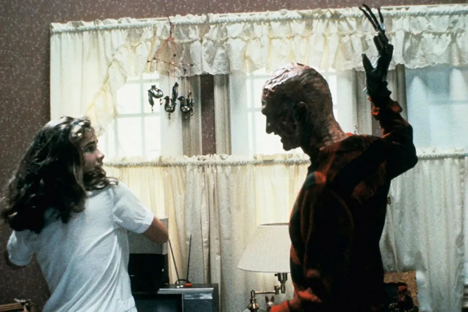 Alaycı ve sadist katil Freddy Krueger'ı serinin 8 filminde Robert Englund canlandırmıştı (New Line Cinema)