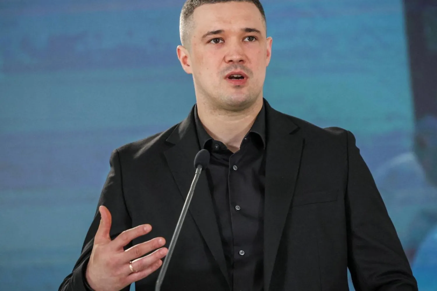 Fedorov, görevden alma kararının ardından sosyal medyada paylaştığı mesajda "Ukrayna halkına hizmet etmekten mutluluk duyduğunu" söyledi (Reuters)