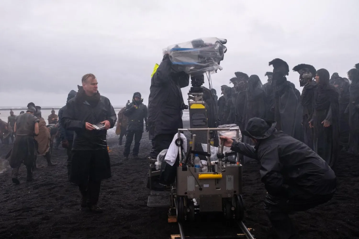 Christopher Nolan, Odyssey'yi toplam 6 ayda Fas, İtalya, Yunanistan ve İzlanda gibi ülkelerde, stüdyo yerine açık denizde ve tamamen IMAX formatında çekti (Universal)