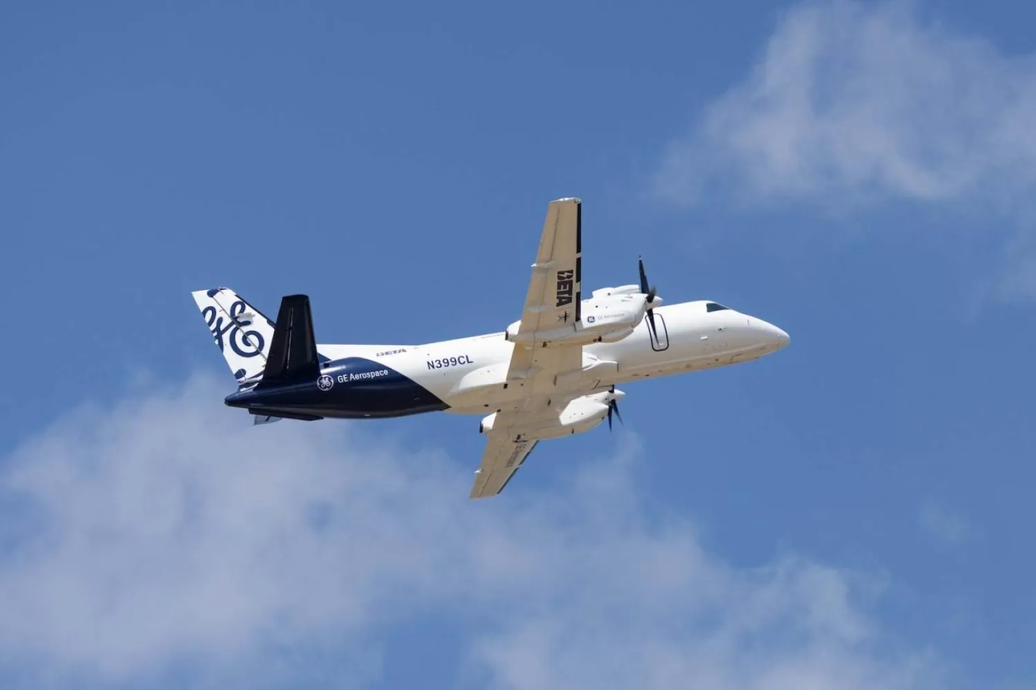 Saab 340B, hibrit elektrikli tahrik sistemini iki saatten uzun süre çalıştırarak ticari yolcu uçaklarının seyir irtifalarında uçtu (GE Aerospace)