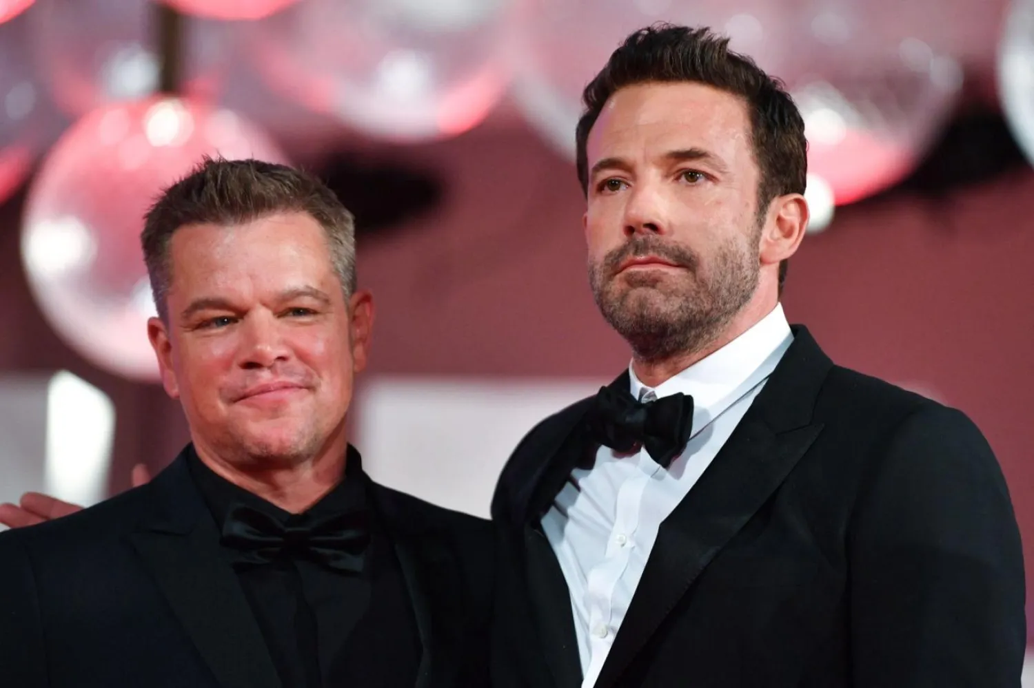 Matt Damon ve Ben Affleck, bir filmde rol alma fırsatını kaçırınca bunun üzerine kendi senaryolarına odaklanmaya karar vermiş (AFP)