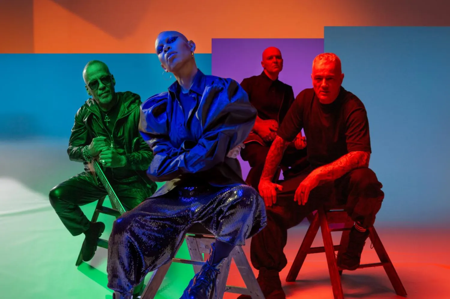 Skunk Anansie, bu yıl alışılmışın dışında çok sayıda ön grup konserine çıkarak Alanis Morissette, My Chemical Romance ve Foo Fighters gibi isimlerle aynı sahneyi paylaştı (Skunk Anansie)