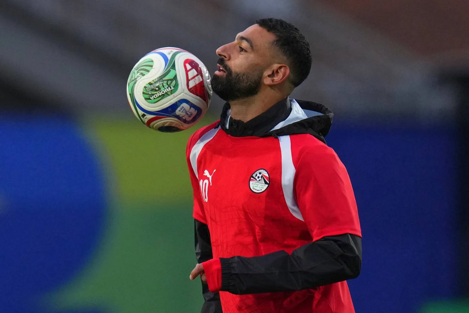 صلاح يعتبر أحد أبرز عناصر منتخب مصر الطامح لبلوغ دور الـ16 (أ.ب) 