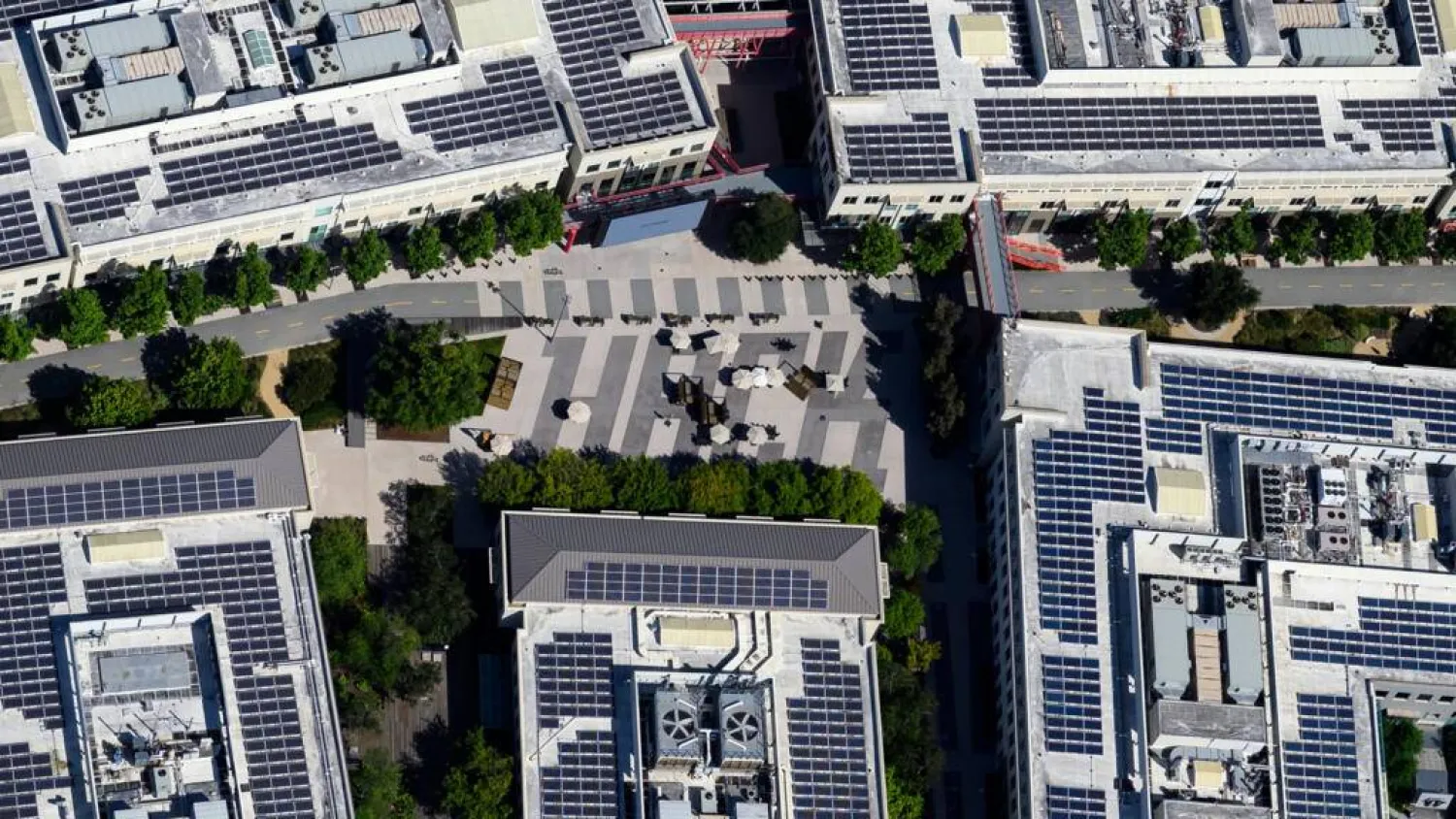 The word "Hack" is seen in this aerial view of Meta's corporate headquarter offices in Menlo Park, California. JOSH EDELSON / AFP
