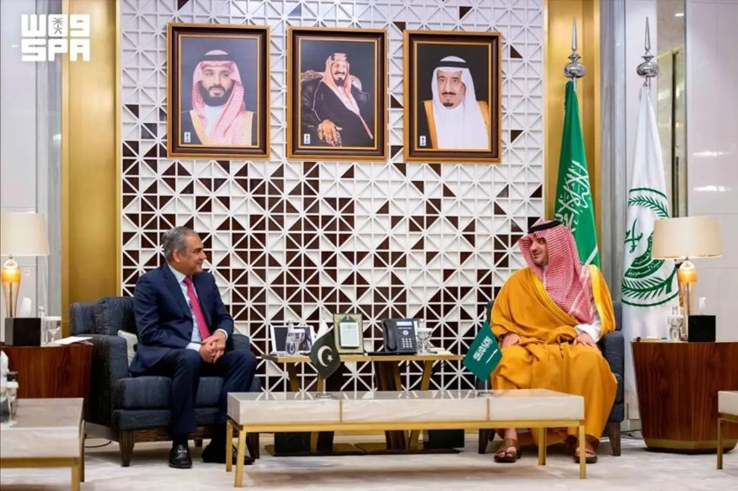 Saudi Minister of Interior Prince Abdulaziz bin Saud bin Naif bin Abdulaziz met on Wednesday with Pakistan’s Federal Minister of Interior and Narcotics Control Mohsin Raza Naqvi in Riyadh. SPA