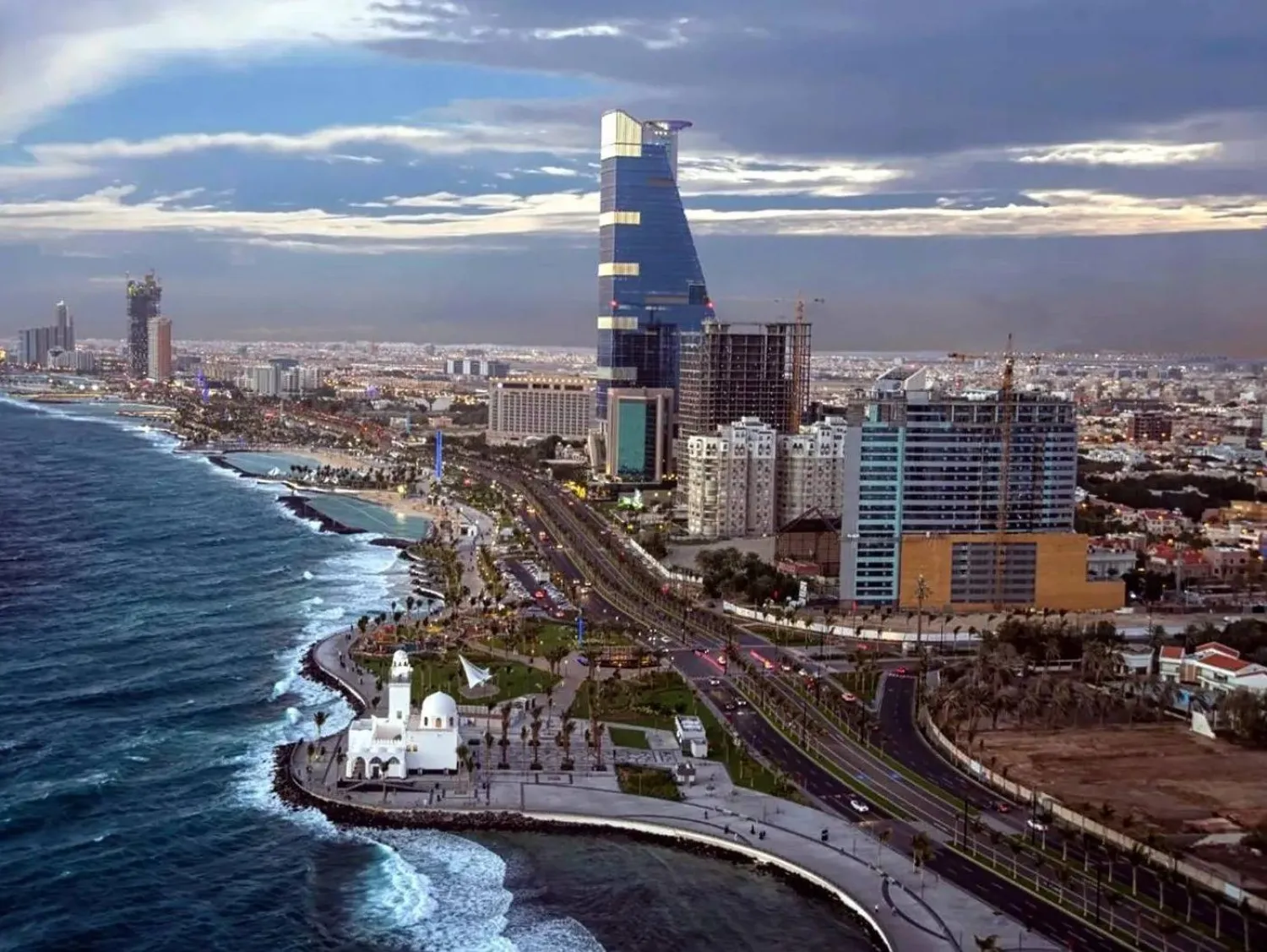 كورنيش جدة غرب السعودية والأحياء المجاورة (واس)