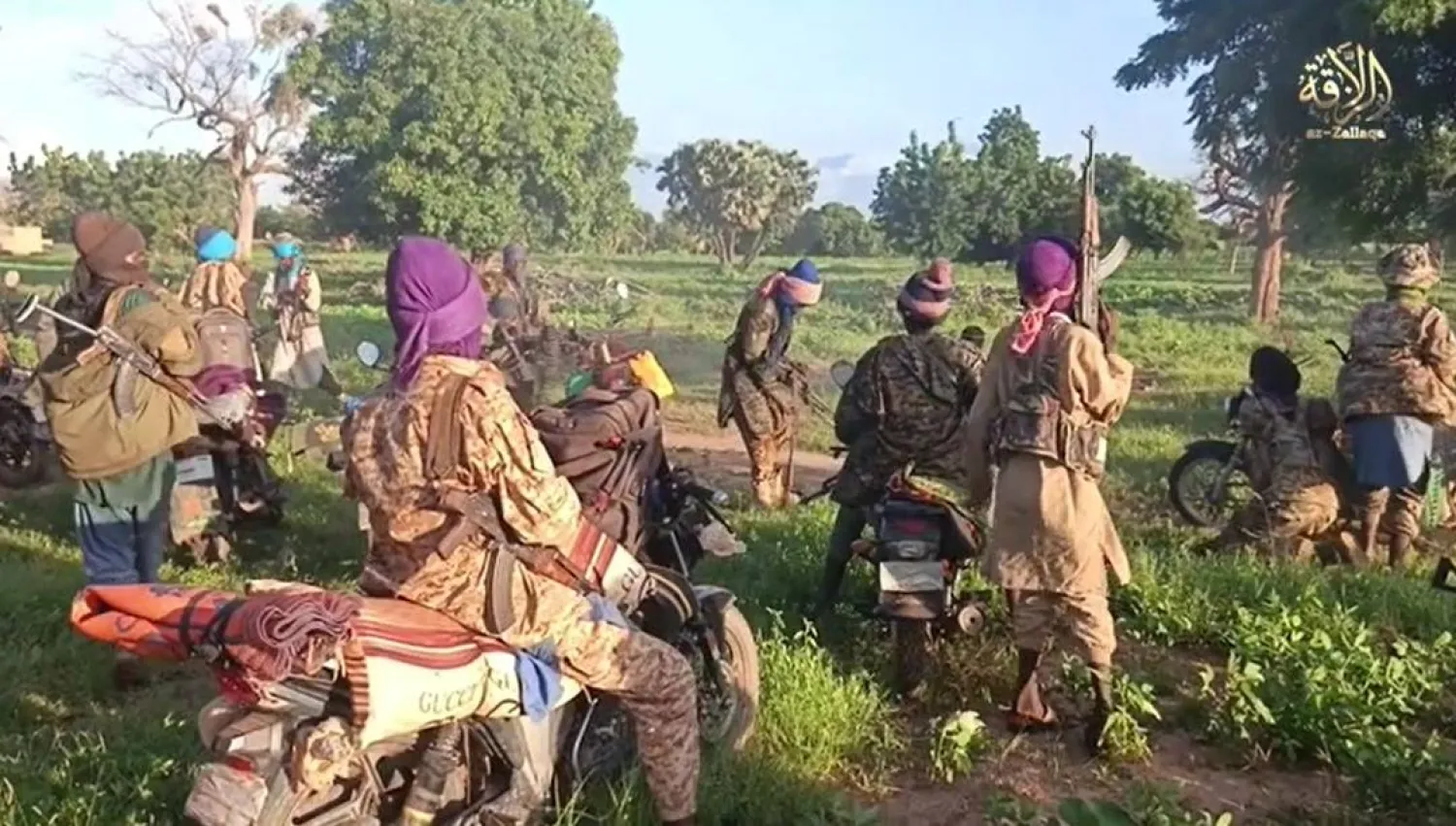 مقاتلون من «جماعة نصرة الإسلام والمسلمين» في بوركينا فاسو (أرشيفية - وسائل تواصل اجتماعي)