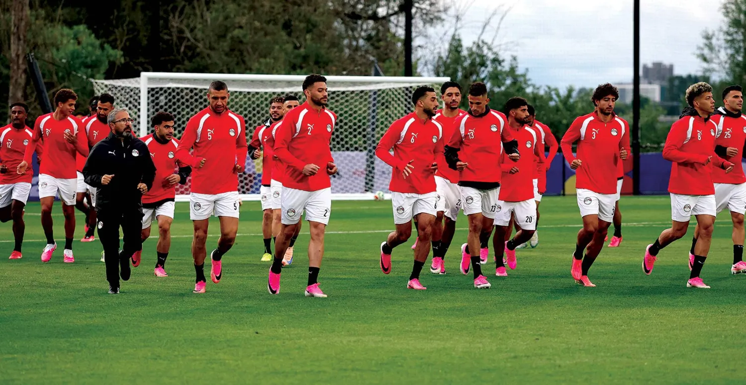 لاعبو منتخب مصر خلال التدريب قبل ملاقاة أستراليا (أ.ف.ب)