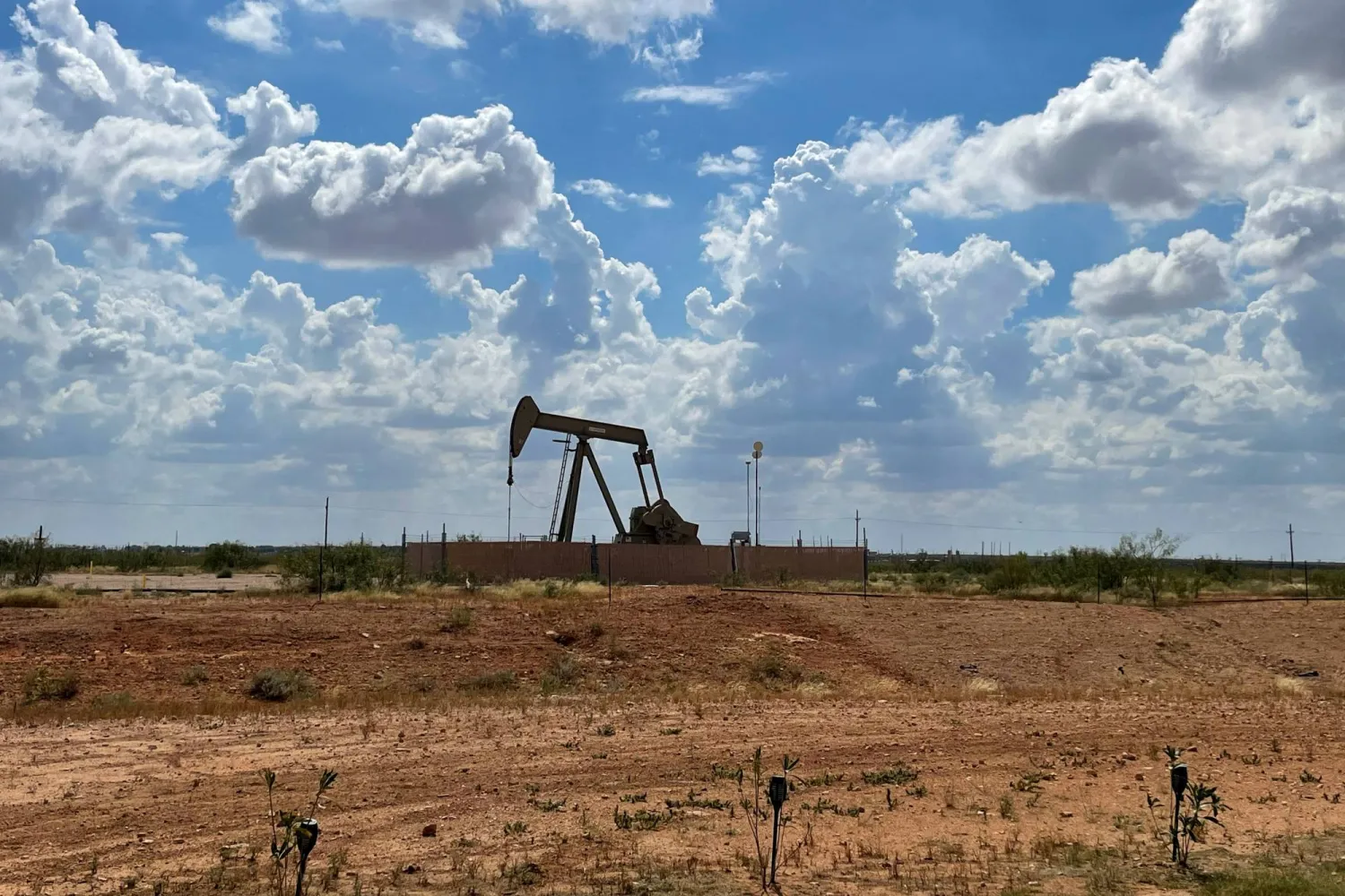 FILE PHOTO: A pumpjack, used to help lift oil from a well, in the Permian basin near Midland, Texas, US, October 8, 2025. REUTERS/Arathy Somasekhar/File Photo
