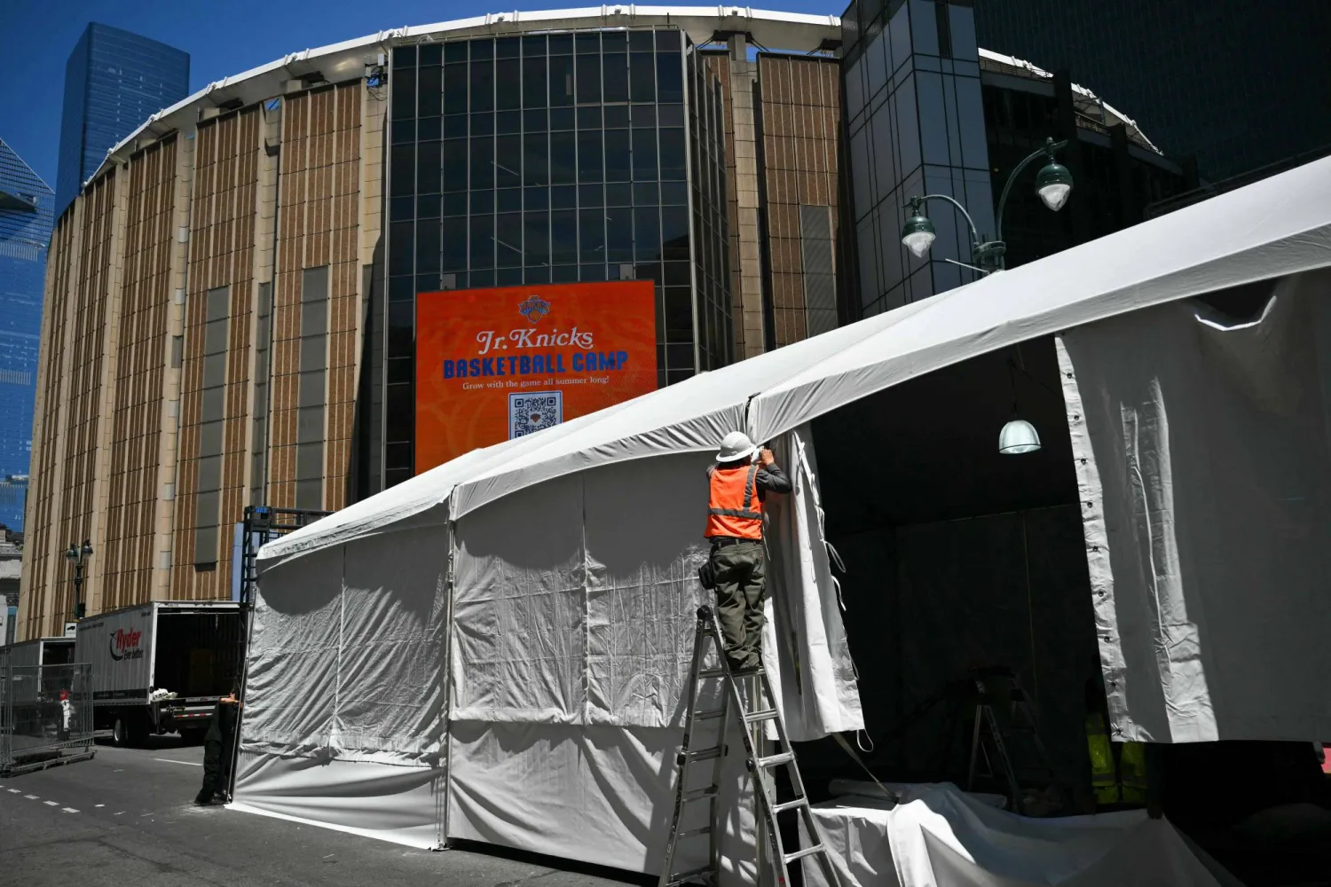 A worker makes adjustments to a tent outside Madison Square Garden, the reported venue for the wedding celebrations of pop singer Taylor Swift and pro-athlete Travis Kelce, in New York City on July 3, 2026. (AFP)